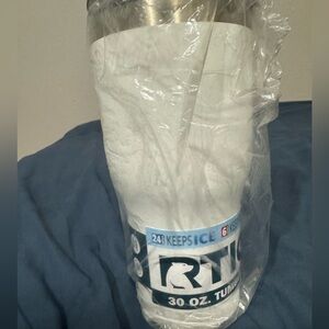 NEW RTIC 30 Oz White Tumbler